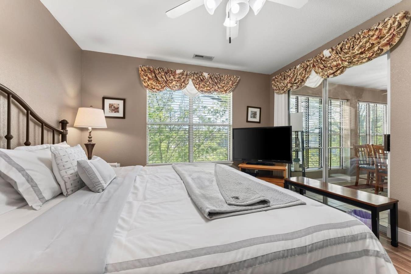 Penthouse Thousand Hills Golf Front Condo With Pool Close To 76 And Sleeps 8 Branson Exterior photo